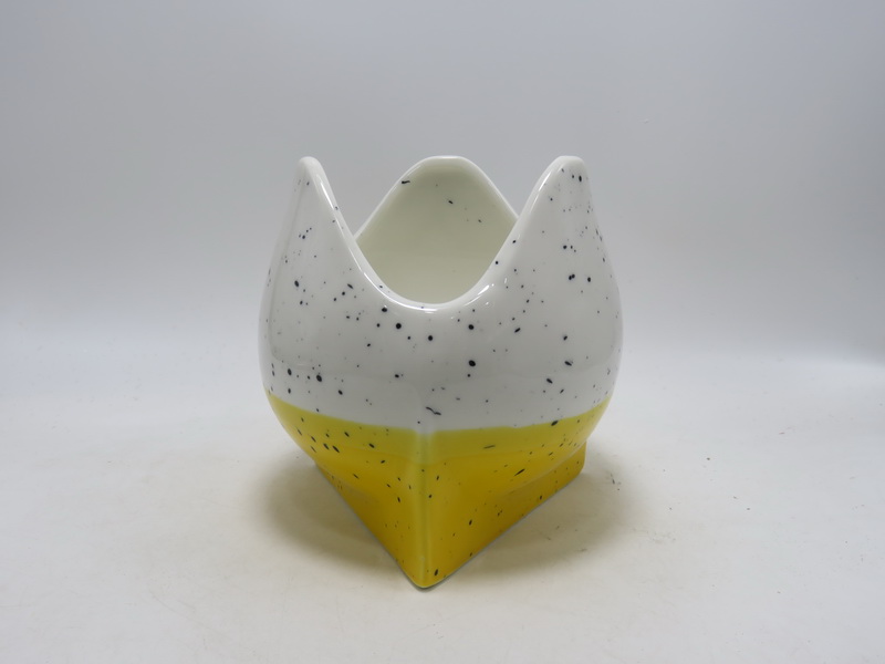 Vaso de cerâmica colorido, um toque de criatividade para exibições florais