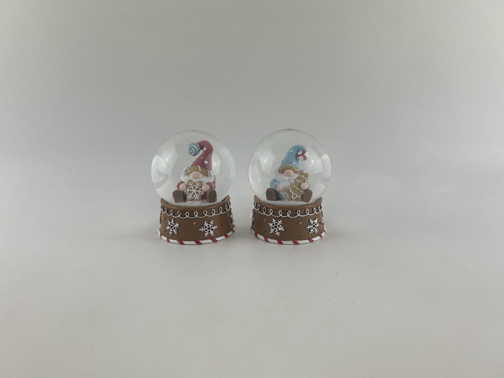 Globo de neve de vidro brilhante, o presente de Natal perfeito